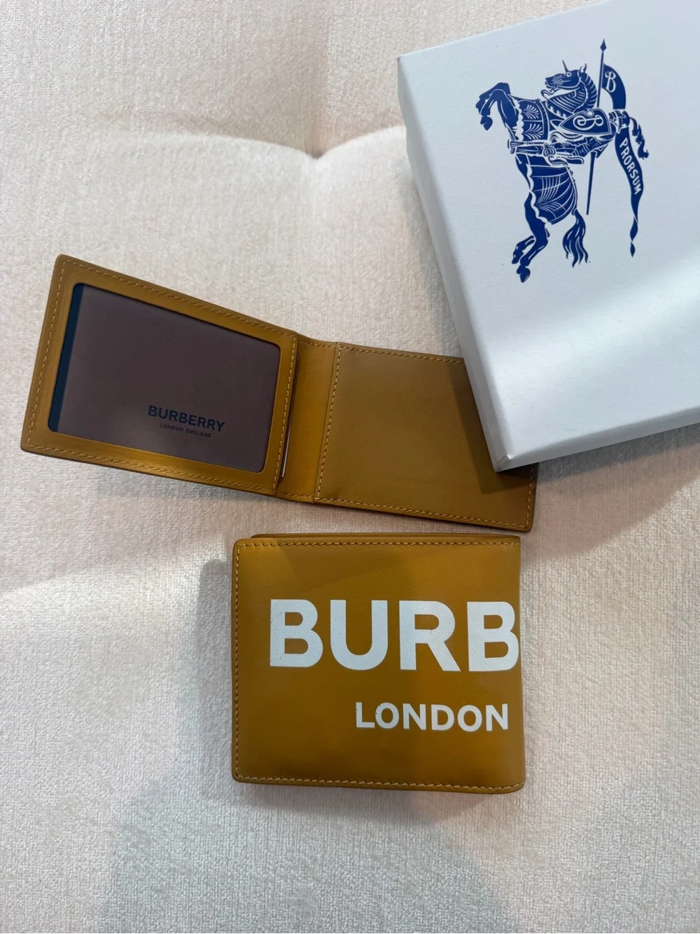 Burberry Logo Print Leather International Bifold Men Wallet ID Card Case